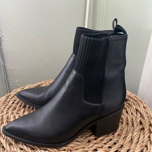 Steven Madden Sock ankle booties, lightweight and in excellent condition.